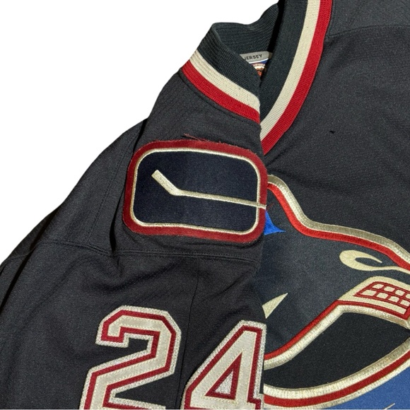 Vintage CCM Vancouver Canucks Hockey Jersey - Picture 4 of 5